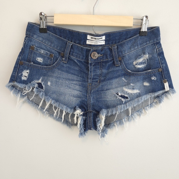 One Teaspoon Bonitas Low Waist Medium Rise Button Fly Raw Curved Hem Jean Shorts - Picture 1 of 11